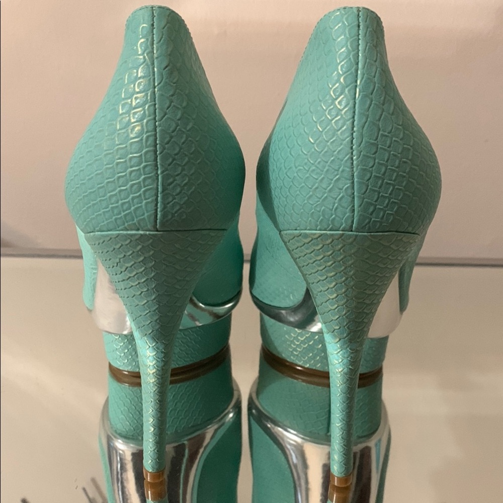 Enzo Angiolini Women's Green Peep Toe Heels - Picture 6 of 9